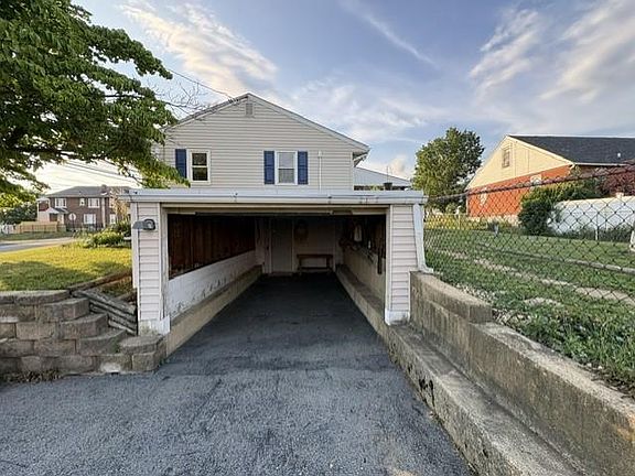 5th image of 833 N Graham St