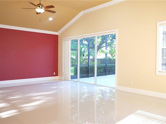 5th image of 270 Champagne Ct SW