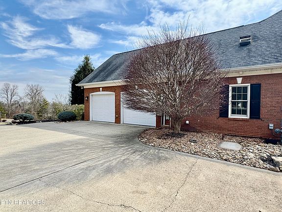 4th image of 959 Charleston Park Dr