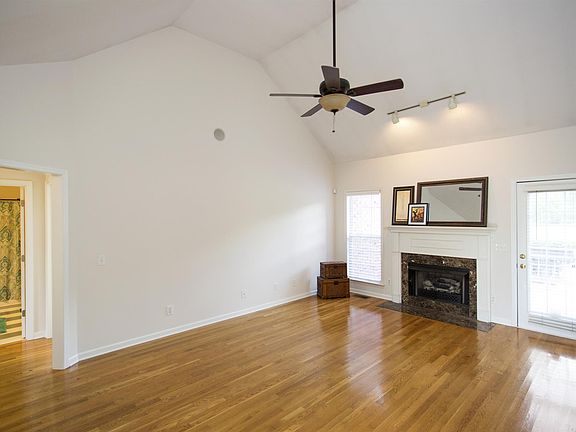 4th image of 204 Tenby Dr