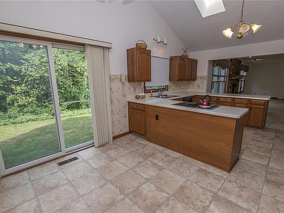 4th image of 2982 Creekview Ln