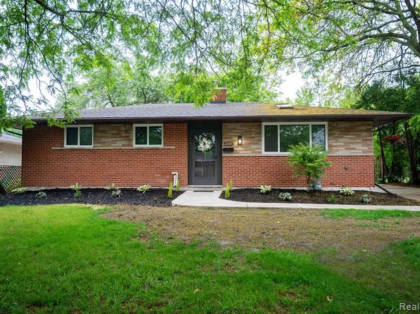 24449 Laurel St, Flat Rock, MI 48134