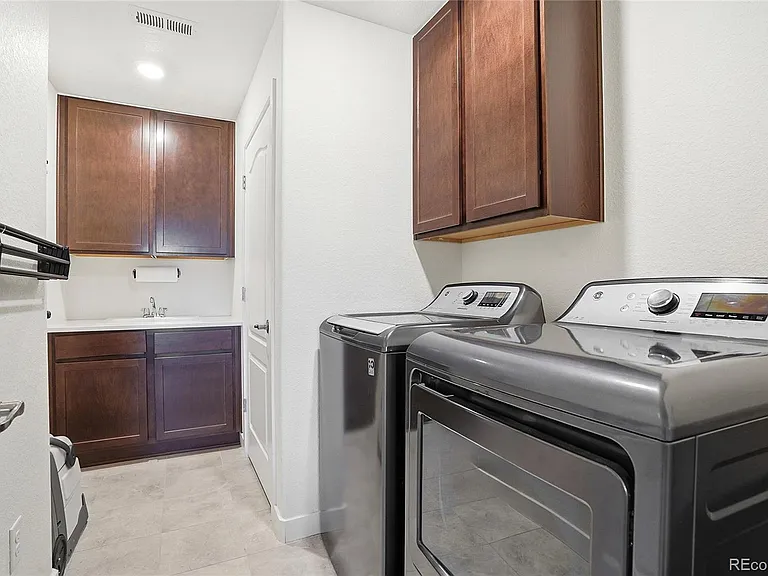 901 Sandstone Cir — Photo 22