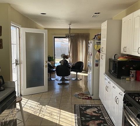 3rd image of 4165 2nd Ave