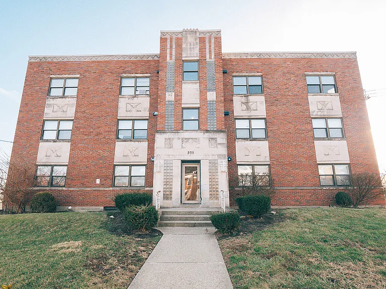 205 William Howard Taft Rd — Photo 2