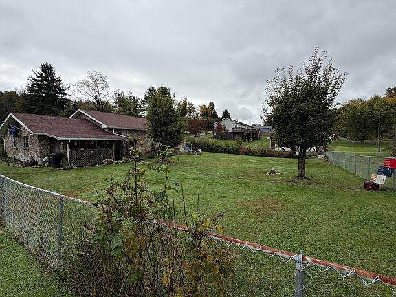 2nd image of 8 Pinchgut Hollow Rd