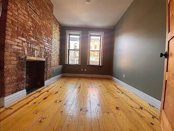 4th image of 276 Chauncey St APT 2L