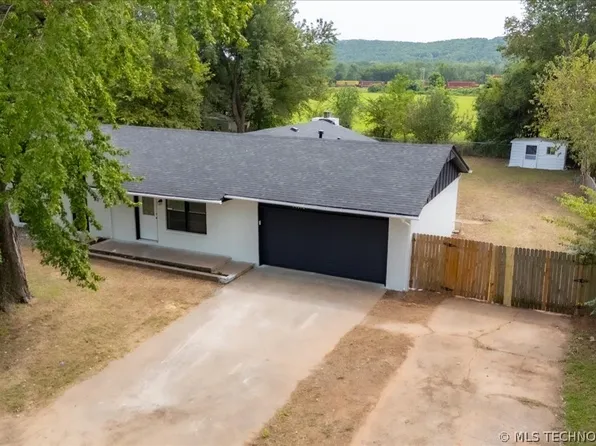 14510 Mockingbird Ln, Sand Springs, OK 74063