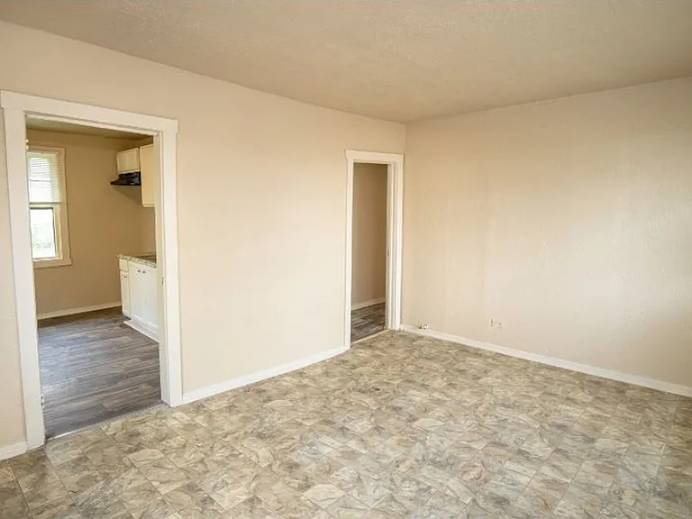 512 Bee St — Photo 4