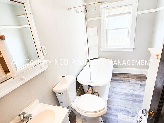 5th image of 3046 E 130th St