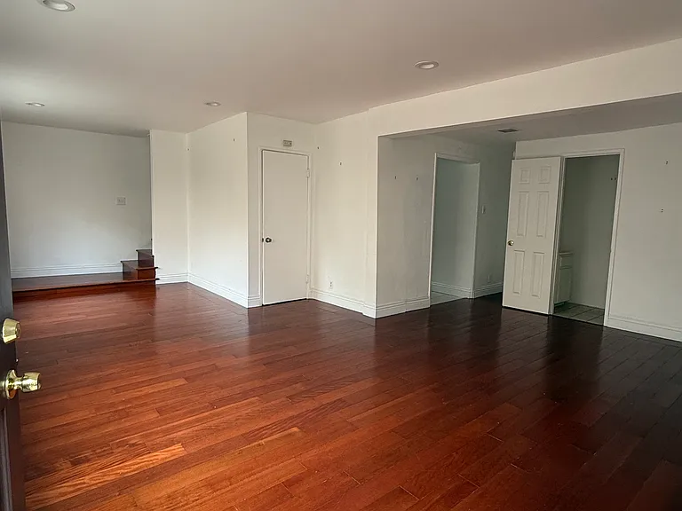 7137 Hawthorn Ave #3 — Photo 2
