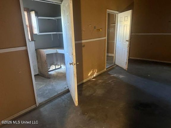5th image of 2864 McGuffee Rd