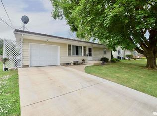 701 W Davison St, Roanoke, IL