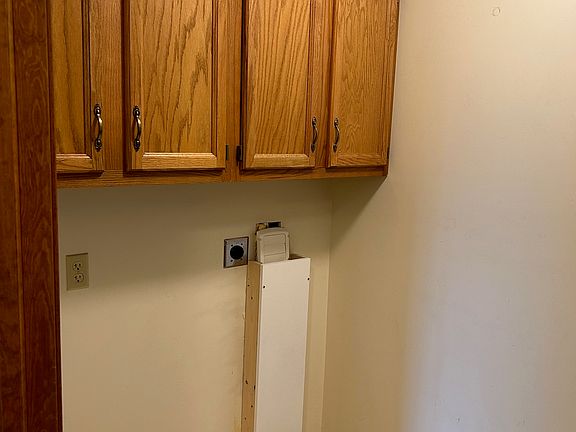 5th image of 1049 Springmill St #40