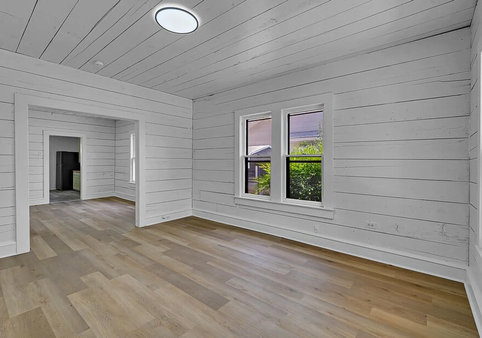 Spacious 3 Bed - 1 Bath House Near Downtown — Photo 4