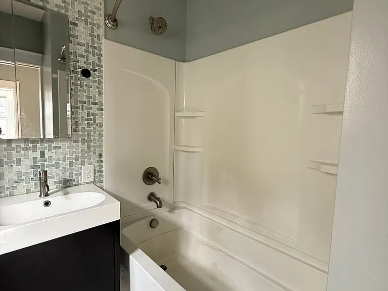 139 S Colonial Ave — Photo 7