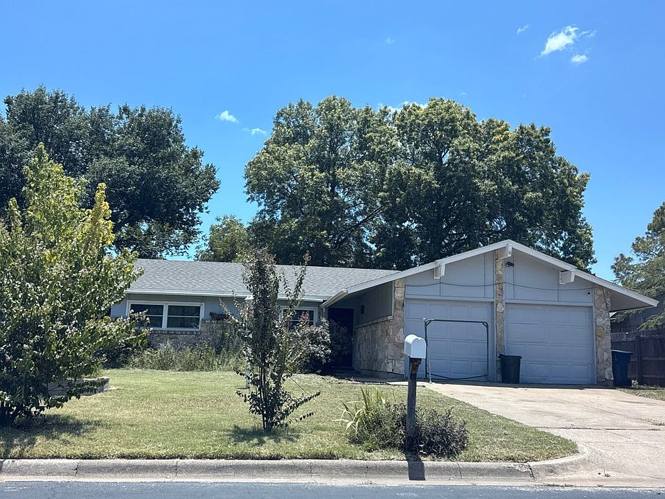 1st image of 629 Meadowcrest Dr