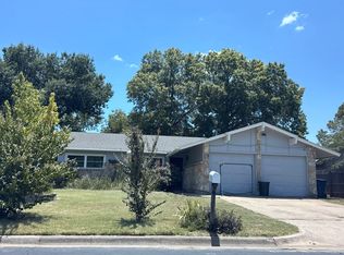 629 Meadowcrest Dr, Crowley, TX 76036