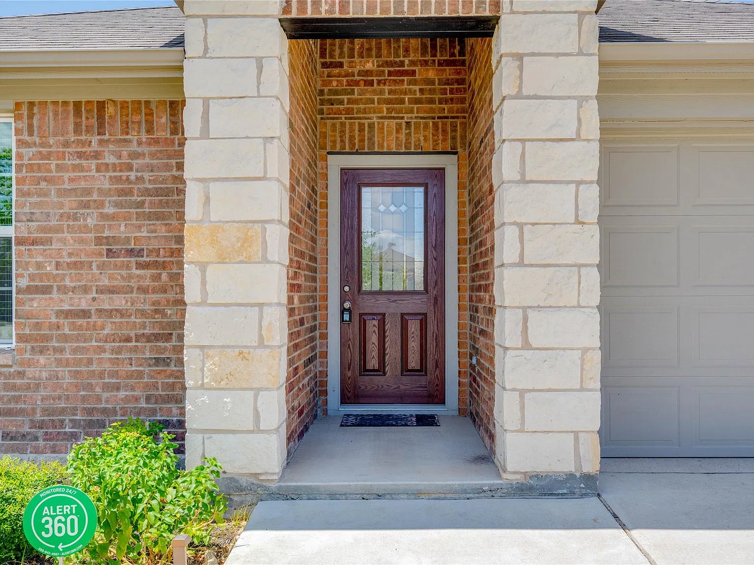 3 bed, 2.0 bath, 1480 sqft, $1,900 — Photo 2