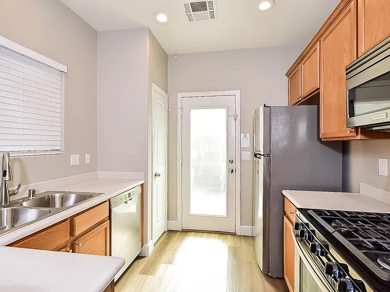 4027 Sparrow Rock St — Photo 6