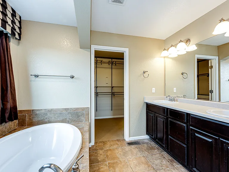 23797 Harwood Ave — Photo 15
