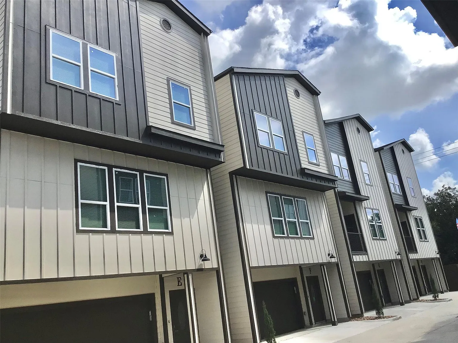 2 bed, 2.5 bath, 1508 sqft, $1,995 — Photo 2