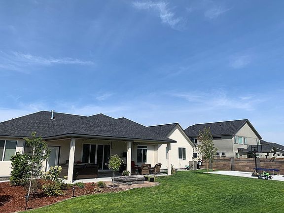 3rd image of 1121 Belmont Blvd