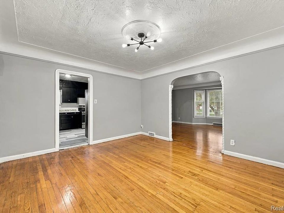 12191 E Outer Dr, photo 8
