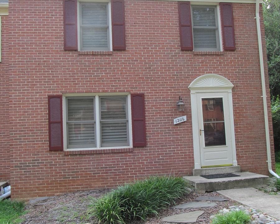 End unit townhouse