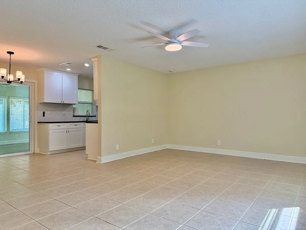 204 Sandy Lane — Photo 4