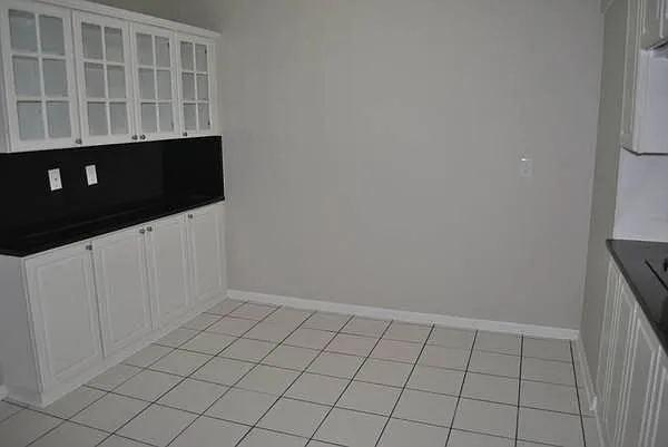 577 Dellingham Dr #B — Photo 14