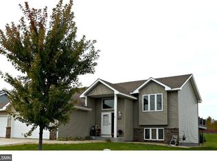 1032 S Chestnut St, Belle Plaine, MN 56011