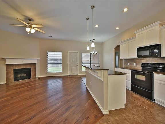 4th image of 1716 Woody Ln