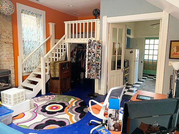 4th image of 2438 W Superior St #2