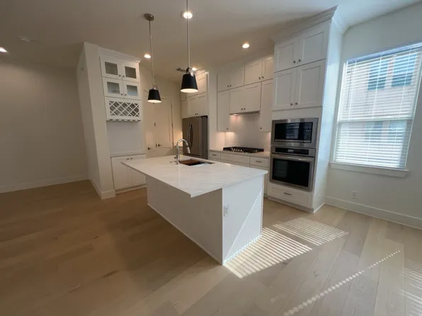 10607 Enclave Shadows Ct, Houston, TX 77043