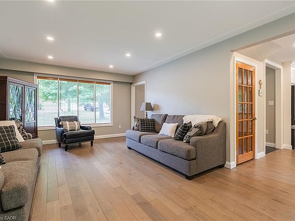 4th image of 3 Maple Dr
