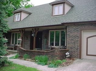 300 Dawn Dr, Warrensburg, MO 64093
