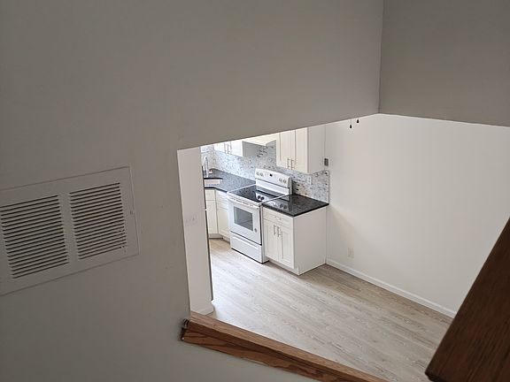 4th image of 1710 Lombard St #1 & 2