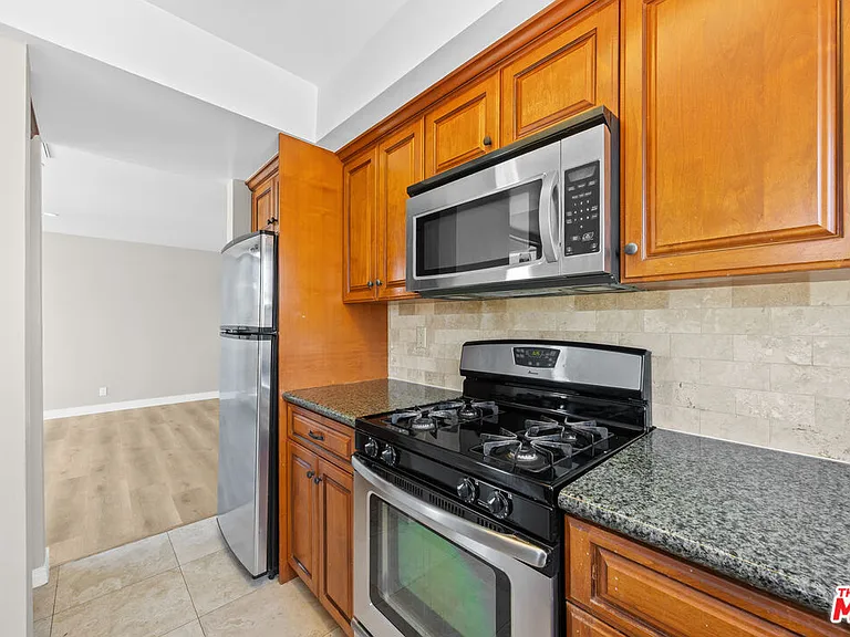 8638 Cashio St #8 — Photo 11