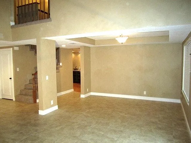 4 bed, 1993 sqft, $4,050 — Photo 4