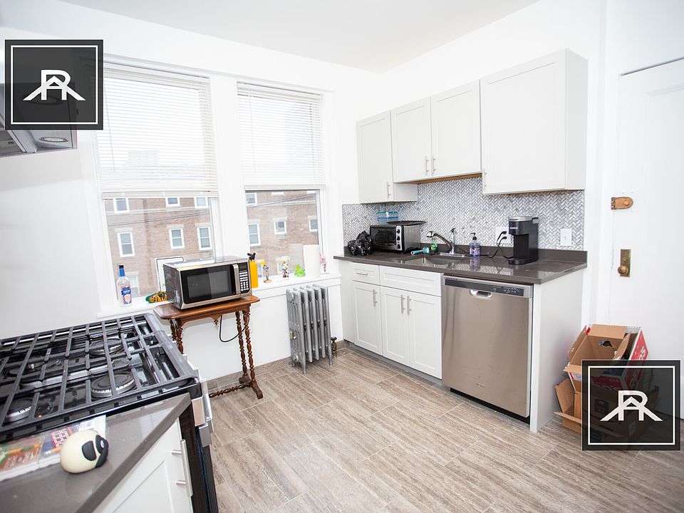1st image of 2027 Commonwealth Ave #16