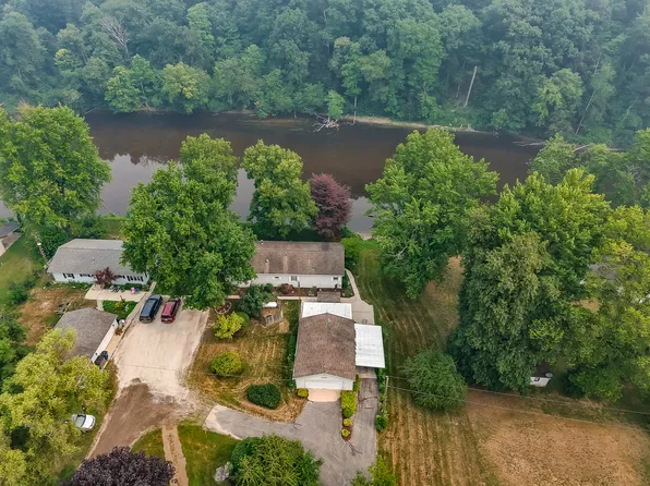 6437 W Bell Meadow Dr, Grant, MI 49327