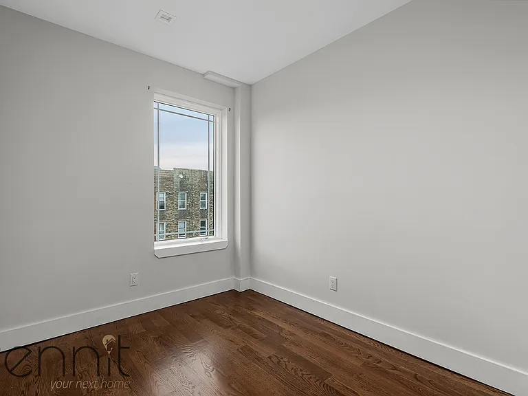 1031 Montgomery St #4R — Photo 9
