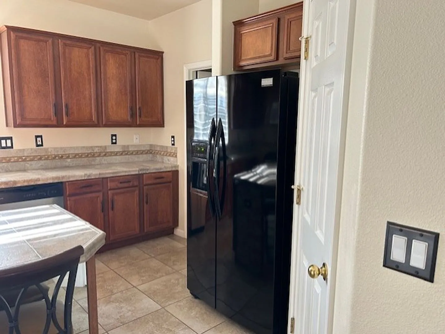 1684 Iron Mountain / 3 Bedroom House with an Office — Photo 4