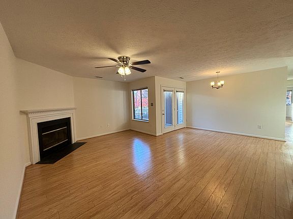 Living room w/ fireplace