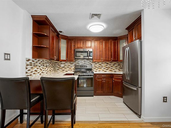 4th image of 882 Union Avenue #B