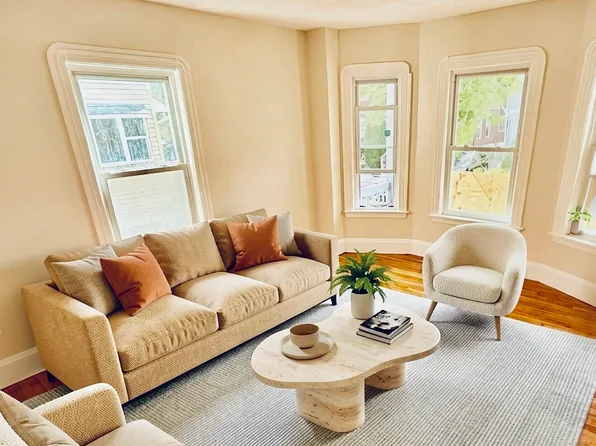 9 Don St, Dorchester, MA 02124
