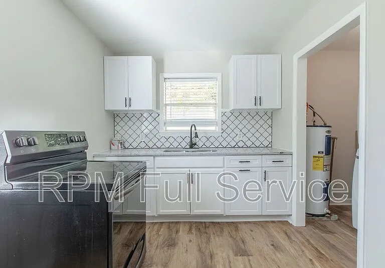 1002 N Maple St #A — Photo 11