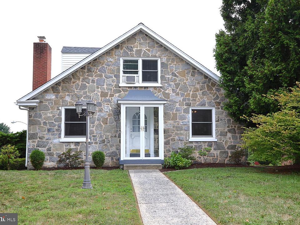 1st image of 118 E Charlotte St