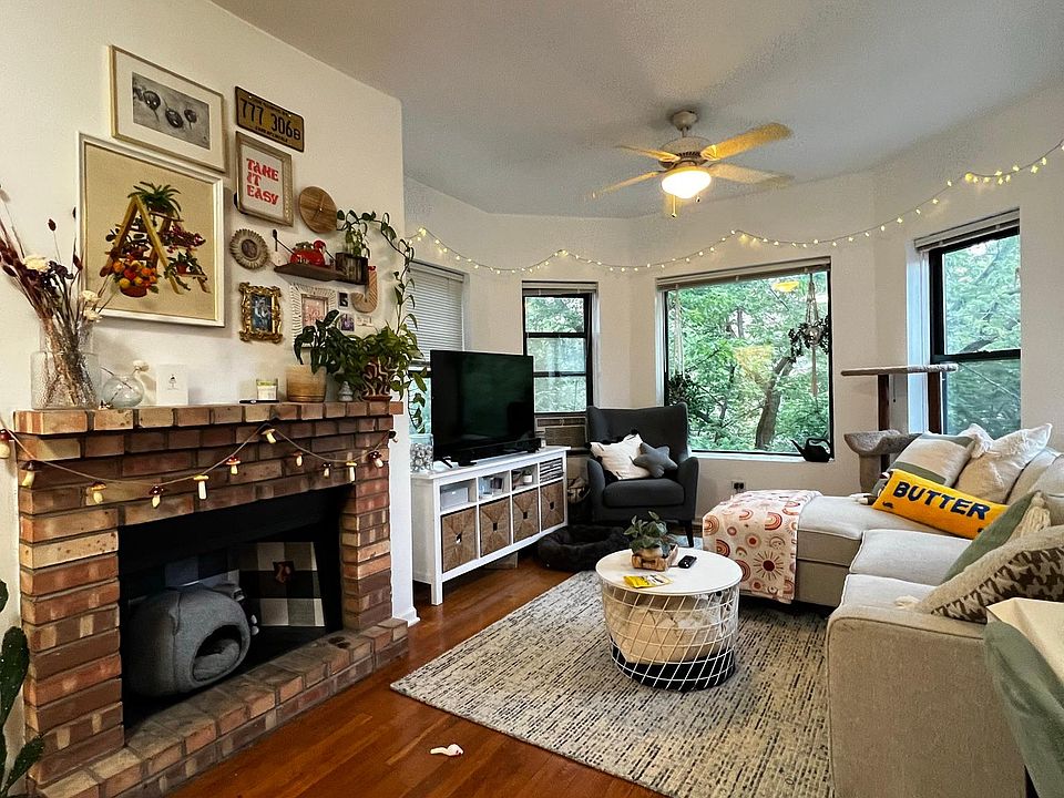 1st image of 683 W Wrightwood Ave APT 3
